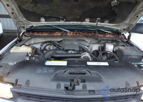 1999 Chevrolet Silverado 2500 C2500 z USA, uszkodzony, nr VIN 1GCFC24TXXE211950